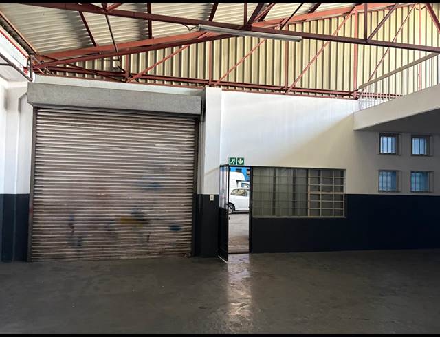 172M² WAREHOUSE TO LET IN STEELEDALE