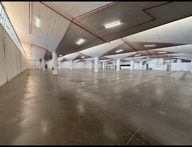 3,452M² FACTORY TO LET IN EPPING INDUSTRIAL