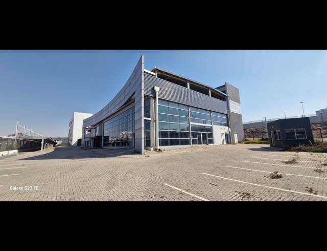 15,000M² WAREHOUSE TO LET IN NEWTOWN