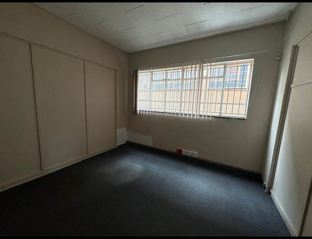 280M² WAREHOUSE TO LET IN INDUSTRIA NORTH