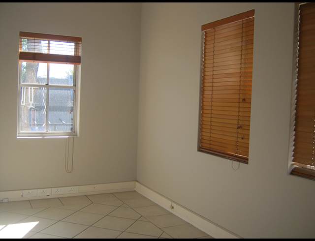 52M² OFFICE RENTED IN SOMERSET WEST CENTRAL