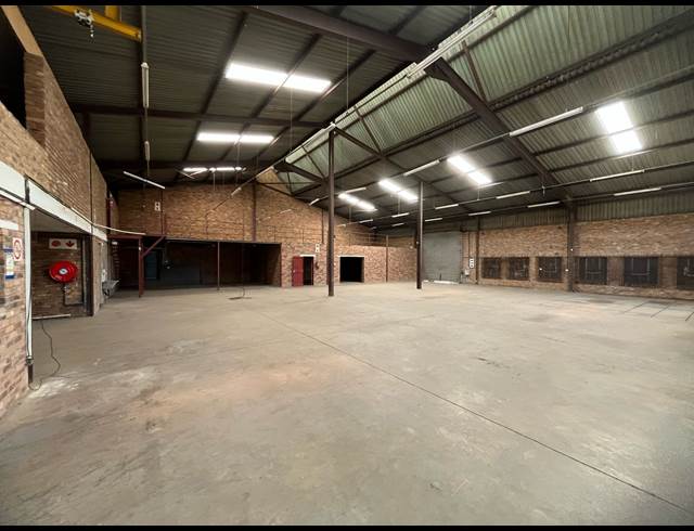 950M² WAREHOUSE TO LET IN AMALGAM