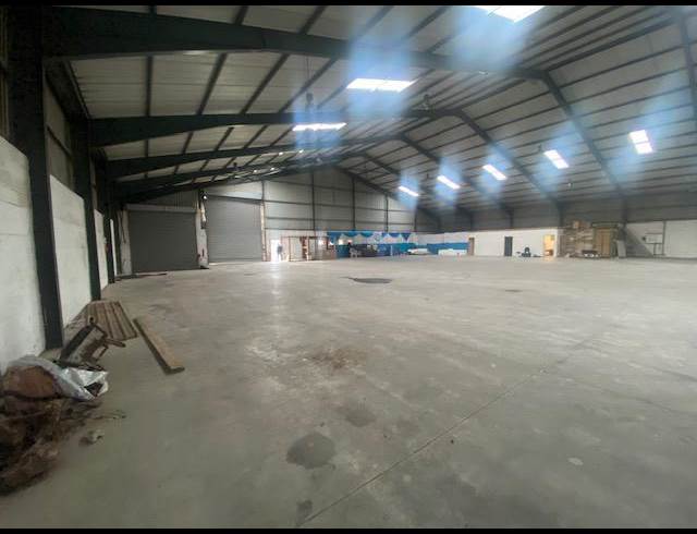 2,100M² WAREHOUSE TO LET IN PHILIPPI