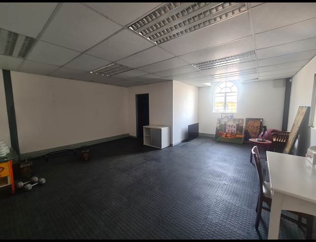 332M² WAREHOUSE TO LET IN LINBRO PARK