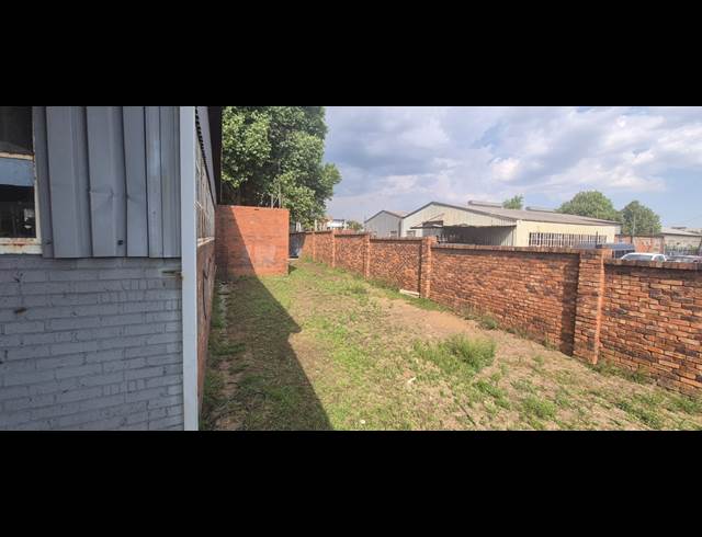 262M² WAREHOUSE TO LET IN ANDERBOLT