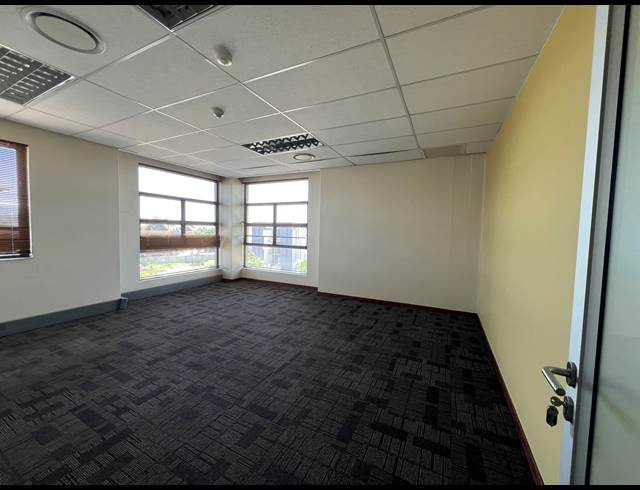 430.50M² OFFICE TO LET IN HIGHVELD