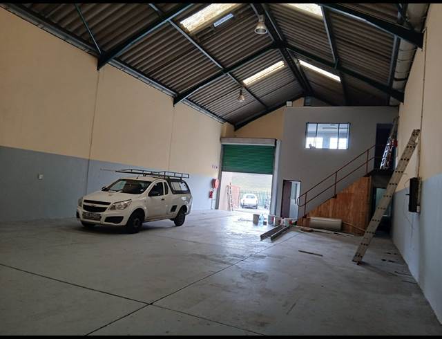 283M² WAREHOUSE TO LET IN BRIARDENE