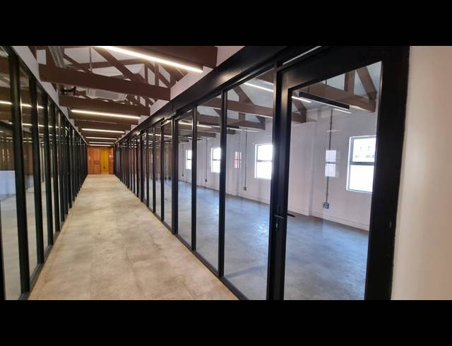 307M² OFFICE TO LET IN WOODSTOCK