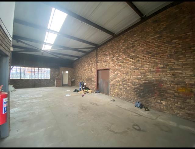 150M² WAREHOUSE TO LET IN ALRODE SOUTH