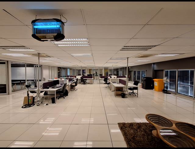 2,221M² SHOWROOM TO LET IN NORTH RIDING