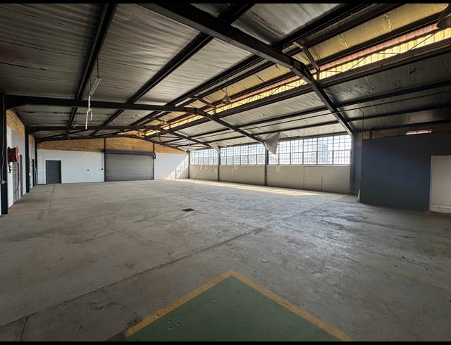1,200M² WAREHOUSE TO LET IN ROODEPOORT CENTRAL