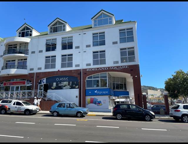 191M² SHOWROOM TO LET IN GARDENS