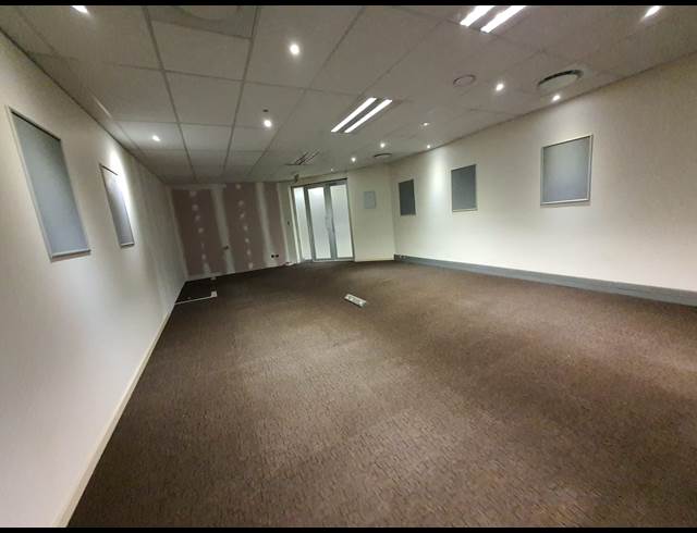 432M² OFFICE TO LET IN HATFIELD