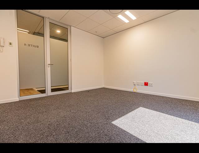 30M² SERVICED OFFICE TO LET IN VORNA VALLEY