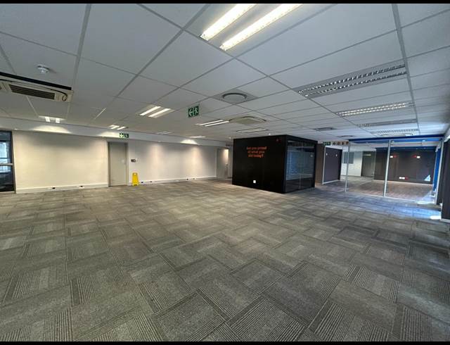 386.50M² BUILDING TO LET IN FORESHORE