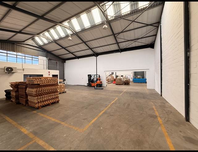 1,152M² WAREHOUSE TO LET IN SAXENBURG PARK 1