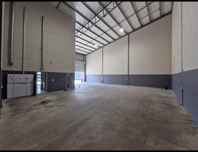 342M² WAREHOUSE TO LET IN STIKLAND INDUSTRIAL