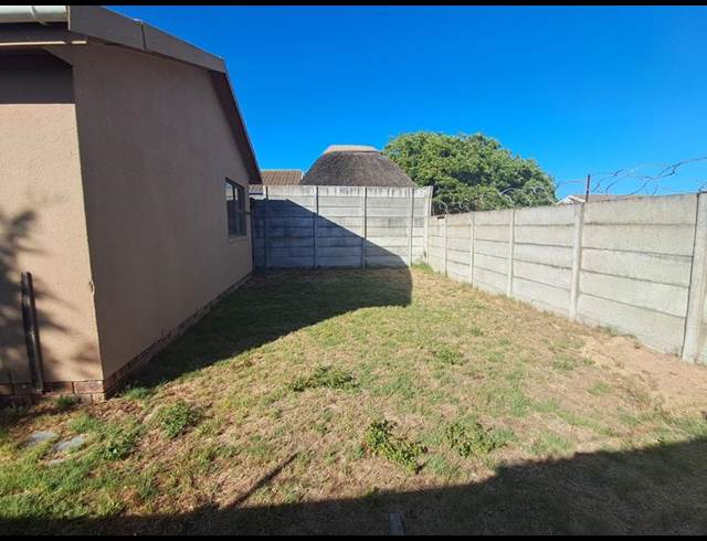 2 BEDROOM PROPERTY TO RENT IN PEERLESS PARK