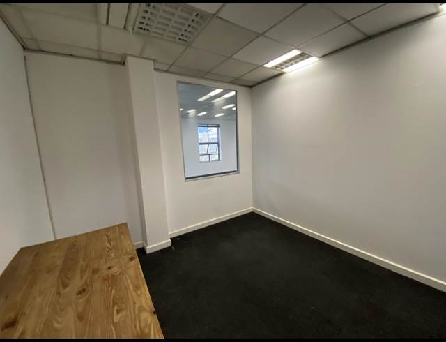 127M² OFFICE TO LET IN RONDEBOSCH
