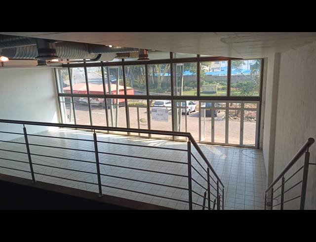 388M² RETAIL TO LET IN RIVERSIDE PARK
