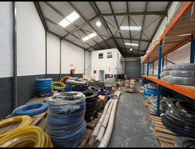 236M² WAREHOUSE TO LET IN STRAND CENTRAL