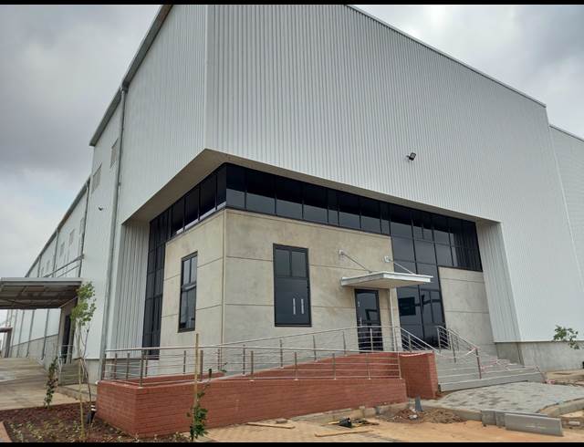 4,210M² WAREHOUSE TO LET IN POMONA
