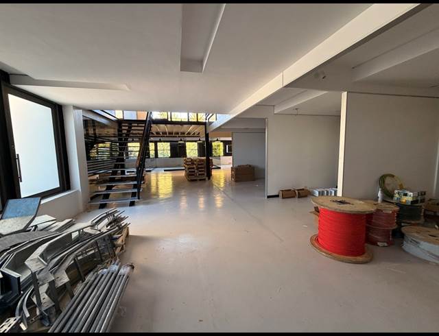 388M² OFFICE TO LET IN GARDENS