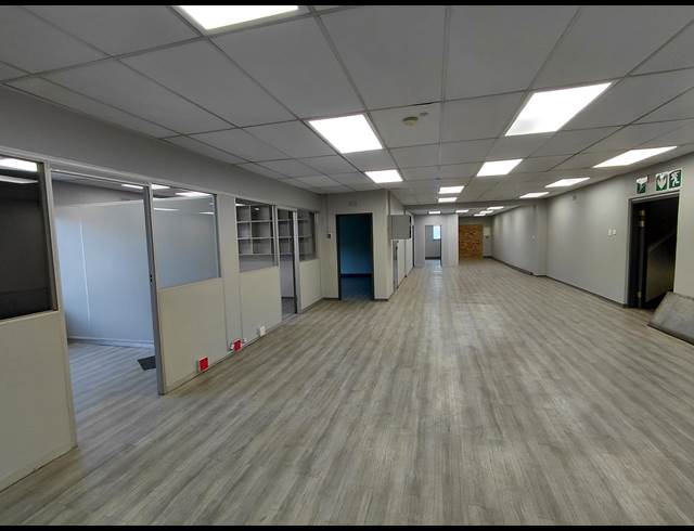 2,899M² WAREHOUSE TO LET IN CLAYVILLE