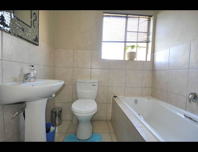 2 bed property to rent in NORTHRIDING