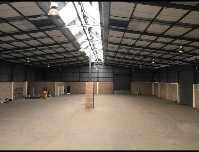 2,120M² WAREHOUSE TO LET IN NORTH RIDING