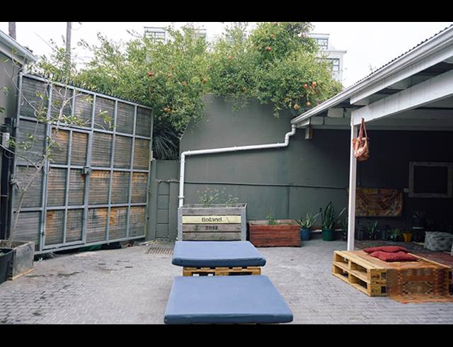 333M² BUILDING TO LET IN GARDENS