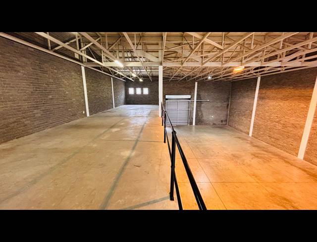 550M² WAREHOUSE TO LET IN STORMILL