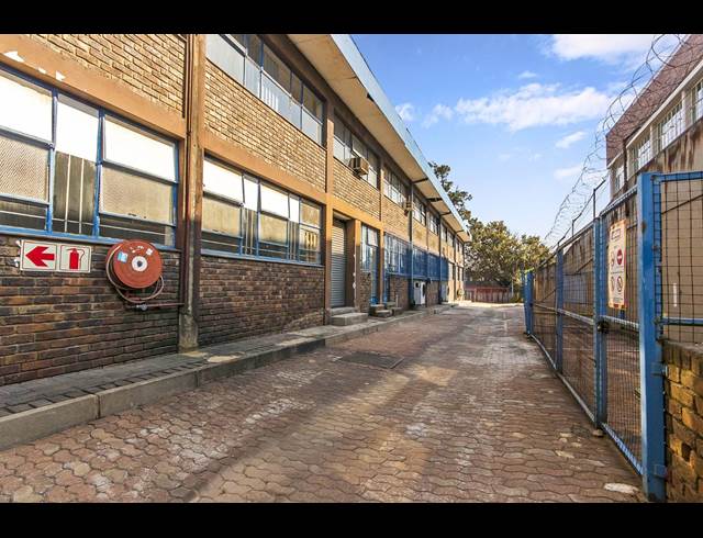 9,946M² WAREHOUSE TO LET IN WYNBERG