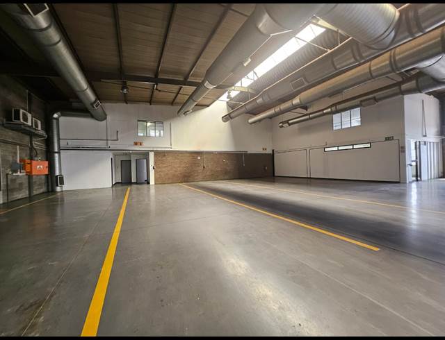 1,083M² WAREHOUSE TO LET IN SAMRAND BUSINESS PARK