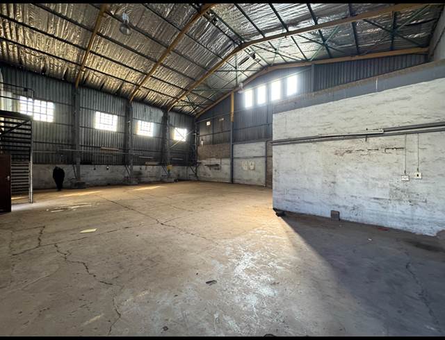 349M² WAREHOUSE TO LET IN MANUFACTA