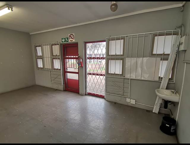 65M² RETAIL TO LET IN VALHALLA