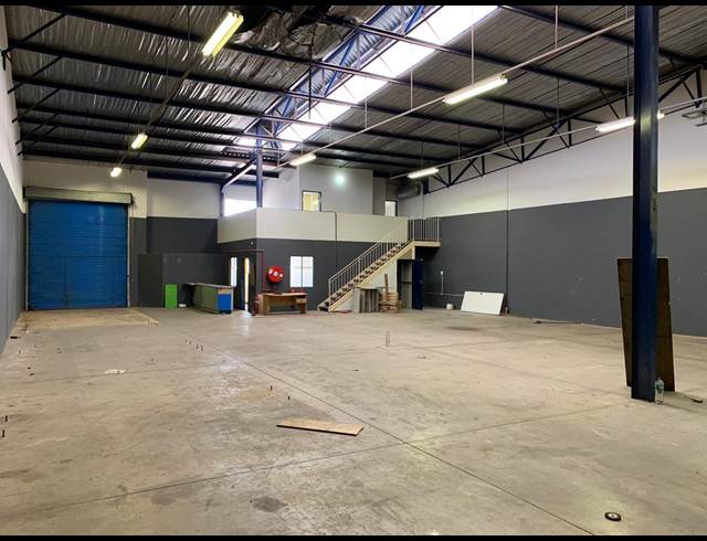 414M² WAREHOUSE TO LET IN STRIJDOMPARK