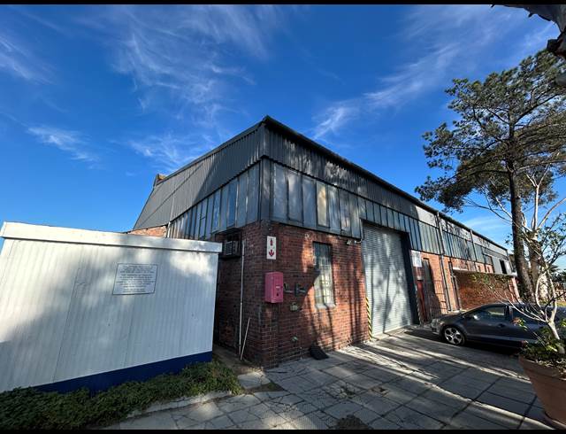 1,240M² WAREHOUSE TO LET IN PAROW INDUSTRIAL