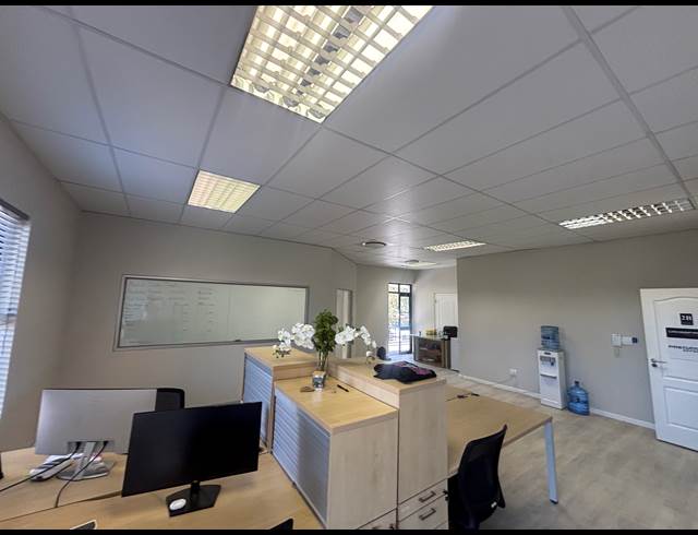 91M² OFFICE TO LET IN PAARDEVLEI
