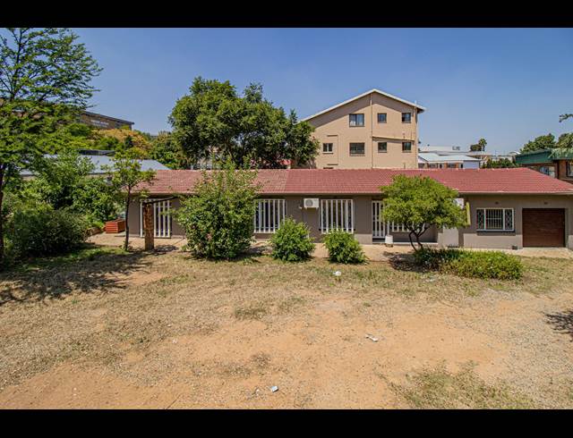 250M² BUILDING TO LET IN HALFWAY HOUSE