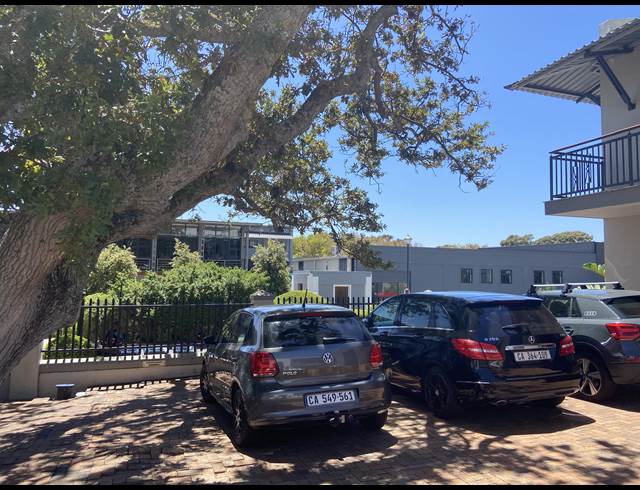 75M² BUSINESS TO LET IN WESTLAKE