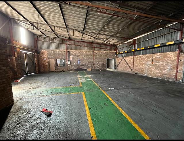 600M² WAREHOUSE TO LET IN VULCANIA