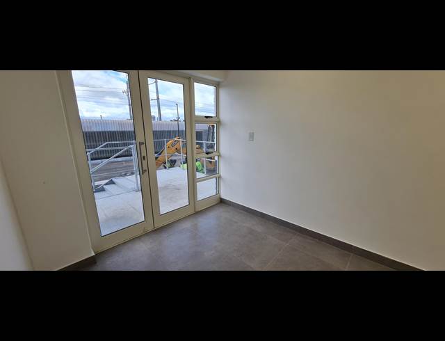 1,580M² WAREHOUSE TO LET IN RETREAT INDUSTRIAL