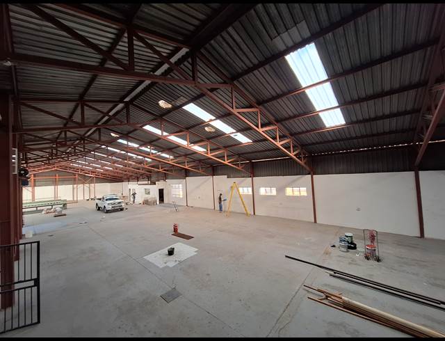 1,200M² WAREHOUSE TO LET IN STORMILL