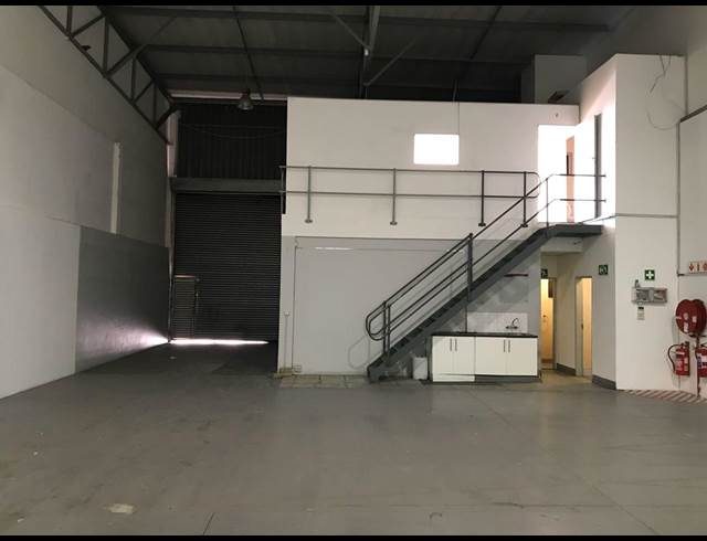 273M² WAREHOUSE TO LET IN STRIJDOMPARK