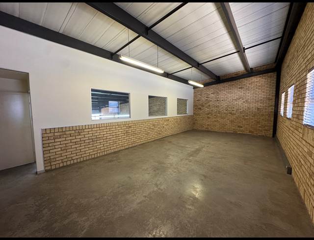 250M² WAREHOUSE TO LET IN CHAMDOR