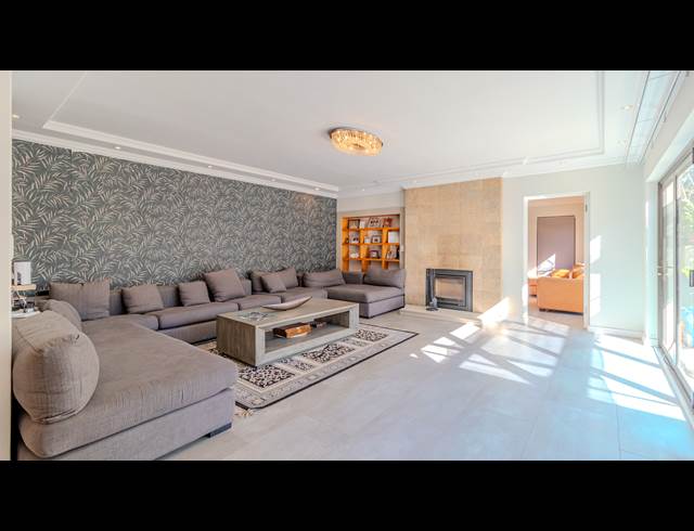 6 BEDROOM HOUSE TO LET IN BIG BAY