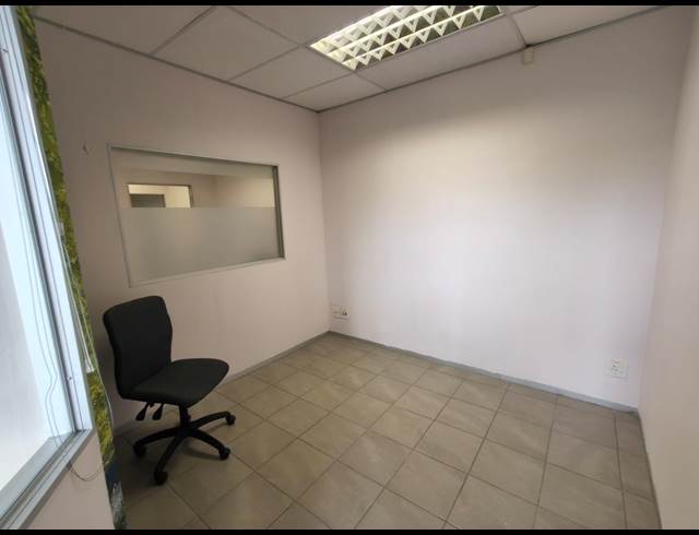 115M² OFFICE TO LET IN FOURWAYS