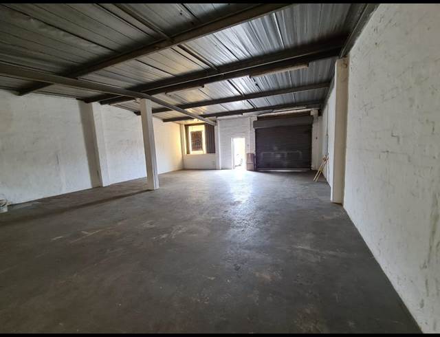 112M² WAREHOUSE TO LET IN PHOENIX INDUSTRIAL