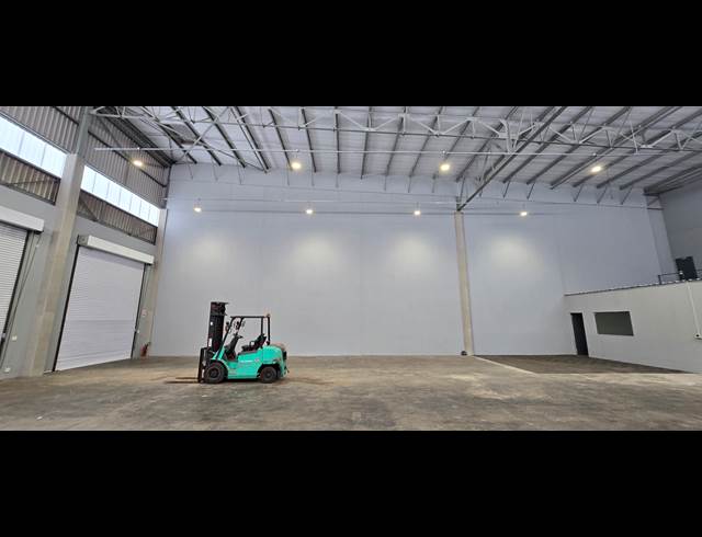 1,122M² WAREHOUSE TO LET IN LANSERIA